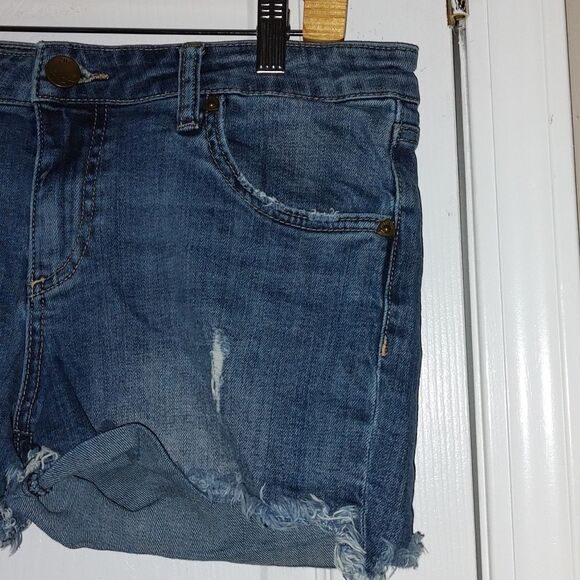Kut from the Kloth distressed jean denim shorts  Sz 8 - Picture 3 of 6